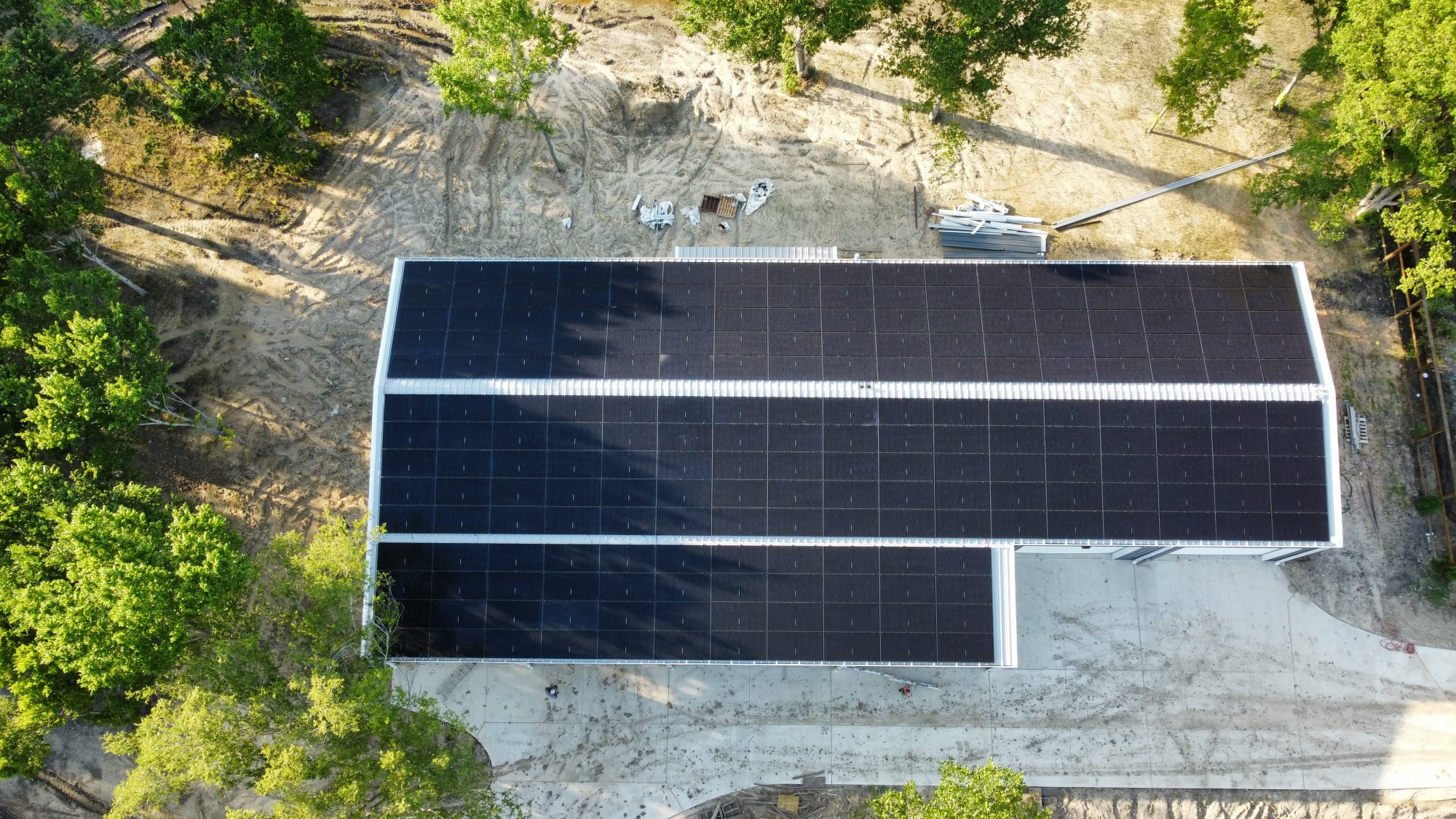Completed solar array across the full barn roof — Aptos 550 W bifacial panels.